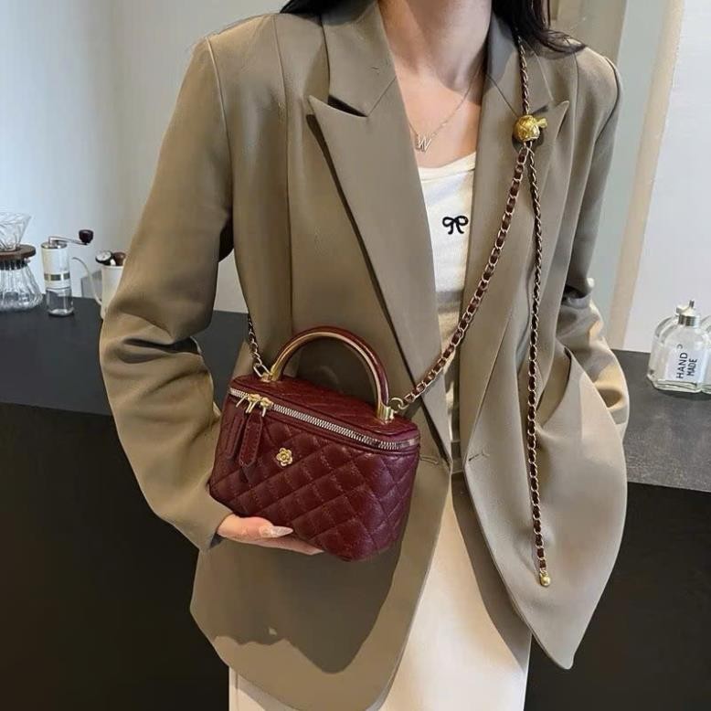 XẢ KHO Túi cốp vuông túi cốp nữ da nhám trang trí hoa trà hàng Quảng size 18cm đeo chéo đeo vai