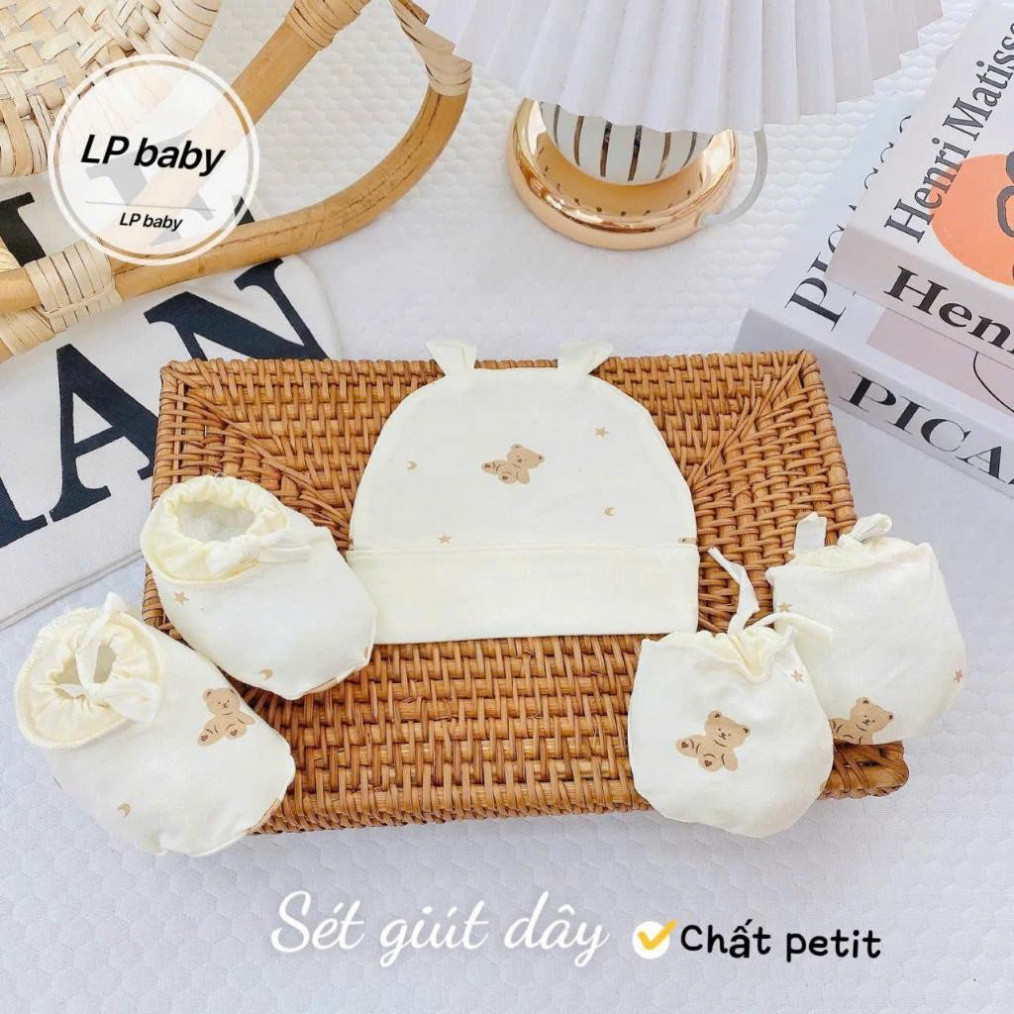 Set Mũ Kèm Bao Tay, Bao Chân Vải Petit Thun Lạnh Mềm Mại, Có Dây Rút Chống Tuột, Họa Tiết Đáng Yêu Cho Bé Sơ Sinh