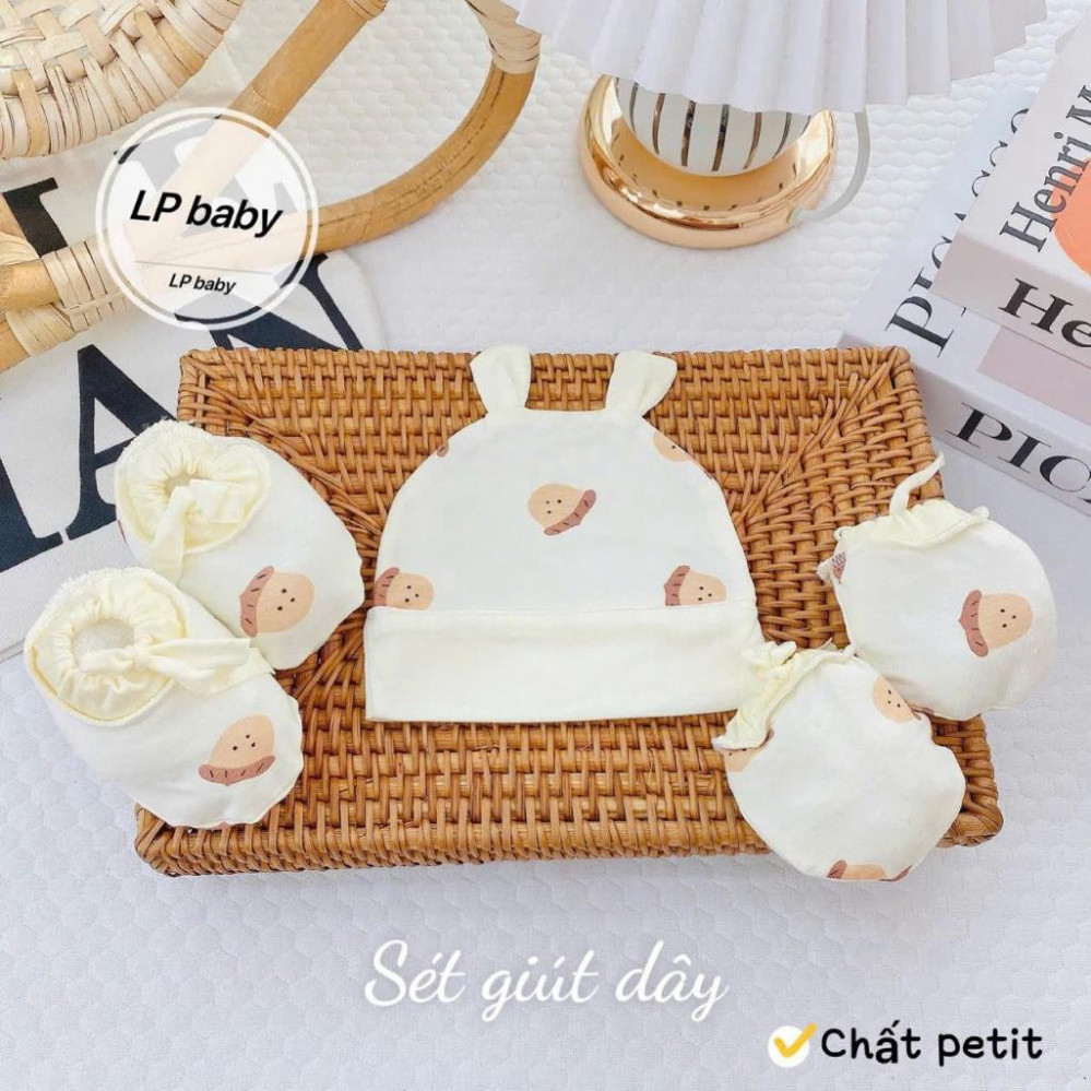 Set Mũ Kèm Bao Tay, Bao Chân Vải Petit Thun Lạnh Mềm Mại, Có Dây Rút Chống Tuột, Họa Tiết Đáng Yêu Cho Bé Sơ Sinh