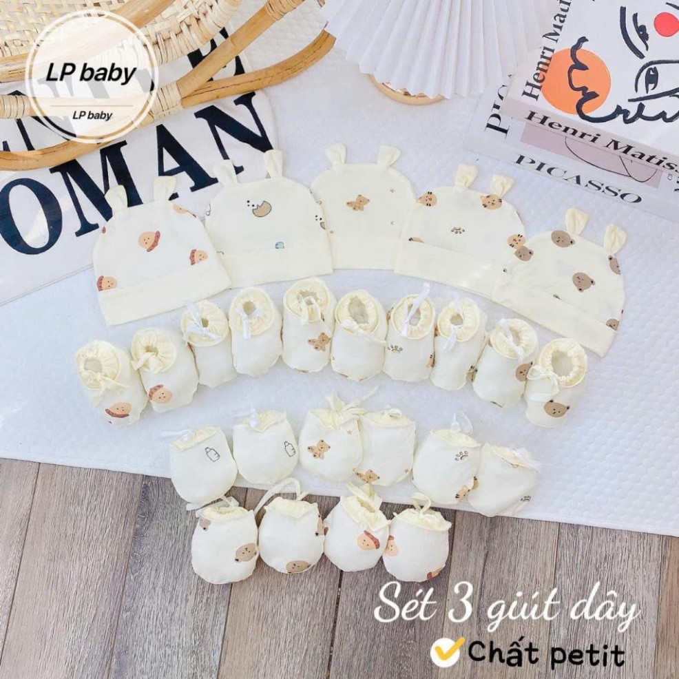 Set Mũ Kèm Bao Tay, Bao Chân Vải Petit Thun Lạnh Mềm Mại, Có Dây Rút Chống Tuột, Họa Tiết Đáng Yêu Cho Bé Sơ Sinh