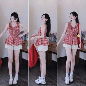 Set bộ thời trang Nữ tuổi teen áo lụa dáng peplum xếp ly không tay cổ V kẻ sọc caro xòe nhẹ mix quần short tuyết mưa