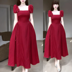 Đầm thiết kế kiểu cổ vuông dáng xoè dài đính hoa sang trọng