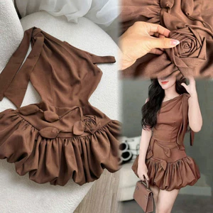 Đầm xoè dáng bí lệch vai nơ vai kết hoa eo có mocking sau chất vải lụa ruby đẹp y hình Shop Uyên F