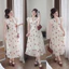 Đầm dáng dài qua gối chất vải tơ nến in hoạ tiết bông hoa đỏ cổ tròn khoá kéo tay ngắn dễ thương dịu dàng Shop Uyê