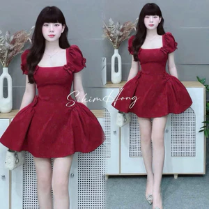 ĐẦM THIẾT KẾ TAY NGẮN ĐÍNH HOA 3D DÁNG XOÈ XẾP LY PHỐI TẦNG BÈO DÁNG NGẮN DỄ THƯƠNG CHUN SAU TÔN DÁng SHOPTINAFASH