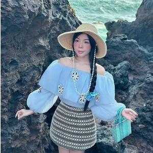 Set váy ngắn - Set váy nữ nàng thơ cho nàng đi biển siêu xinh, áo tơ 2 lớp trễ vai tay dài bồng đính hoa thêu + váy dạ
