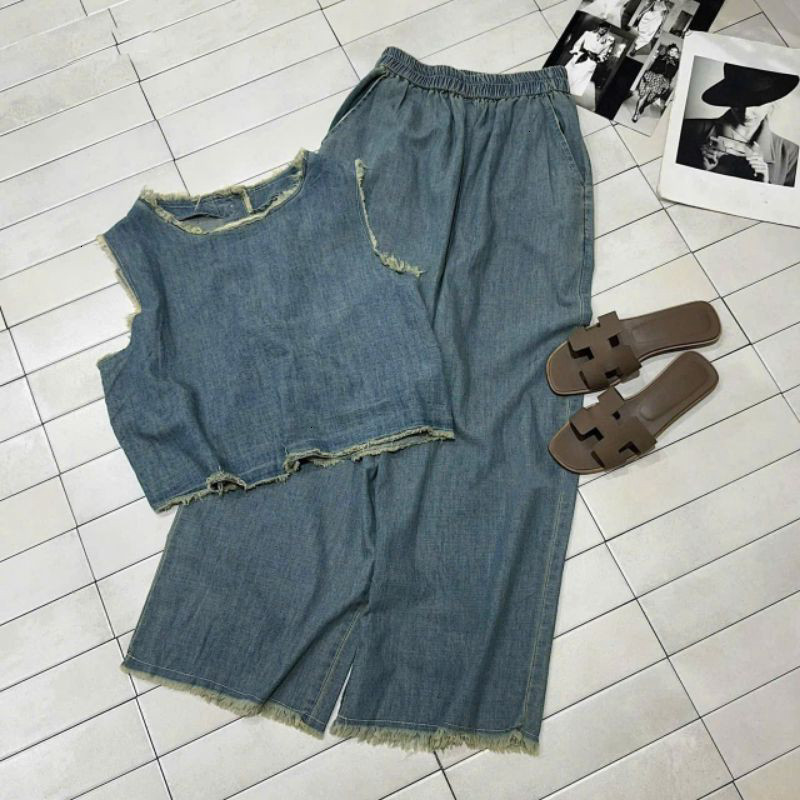 BỘ ĐỒ JEAN ÁO CỔ TRÒN GÀI NÚT SAU PHỐI QUẦN DÀI ỐNG RỘNG😉đi chơi, dạo phố, shoping, hội họp bạn bè...đẹp mặn mà😃
