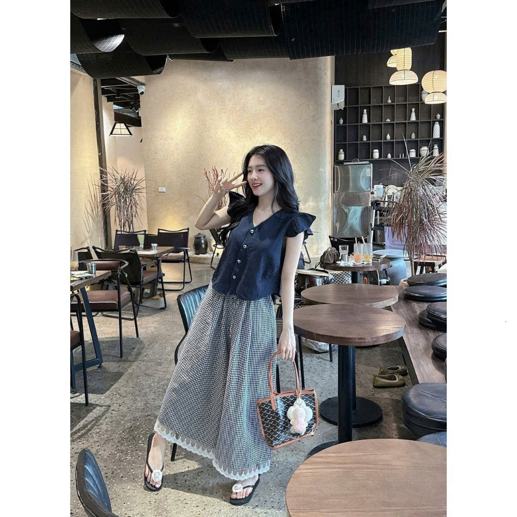 [Luna chọn] Set bộ thời trang Nữ áo thô tay cánh tiên cổ V thanh thoát phối quần lụa kẻ sọc dáng dài rộng suông viền ren