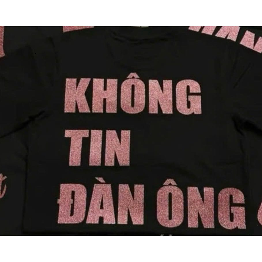 Áo thun UNISEX Không Tin Đàn Ông,Đàn Bà In Nhũ Kim Tuyến Đỏ Bạc Bazic Hot Trend 2026