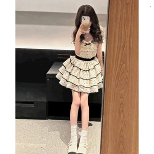 Đầm thời trang nữ dễ thương chất voan tay ngắn cổ vuông họa tiết chấm bi nhỏ đính nơ váy xếp tầng xinh xắn Monfashion