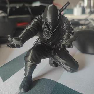 Mô Hình Ninja Giá Đỡ Bút Độc Lạ - Kệ Để Bút Trang Trí Bàn Làm Việc, Quà Tặng Văn Phòng Sáng Tạo MH01