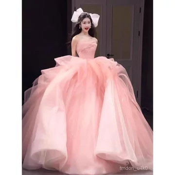 Chủ đề studio ảnh: váy cưới màu hồng, phong cách công chúa ngọt ngào và thanh thoát, váy cưới chụp ảnh du lịch sang trọn
