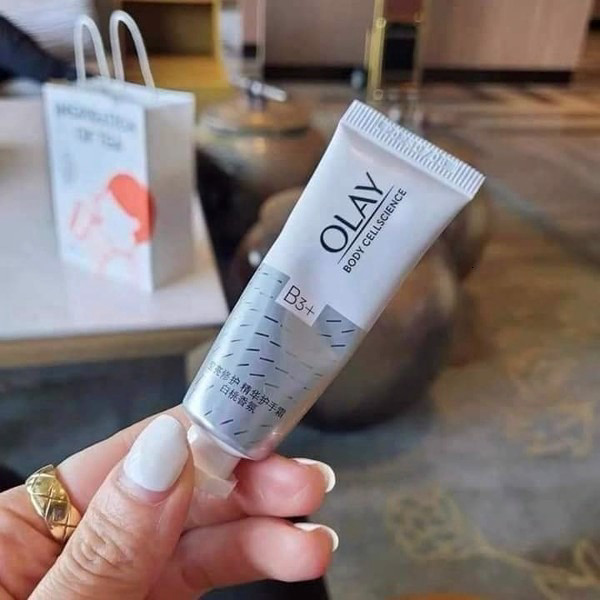 Kem dưỡng trắng da tay Olay B3+ vitamin C (Niacinamide) tuýp 10ml