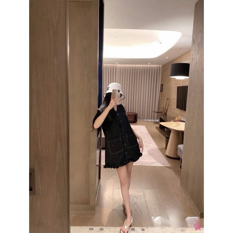 Đầm suông hai túi nữ thiết kế sát nách cổ chữ v thêu họa tiết cá tính mặc đi chơi dạo phố HCOM27200