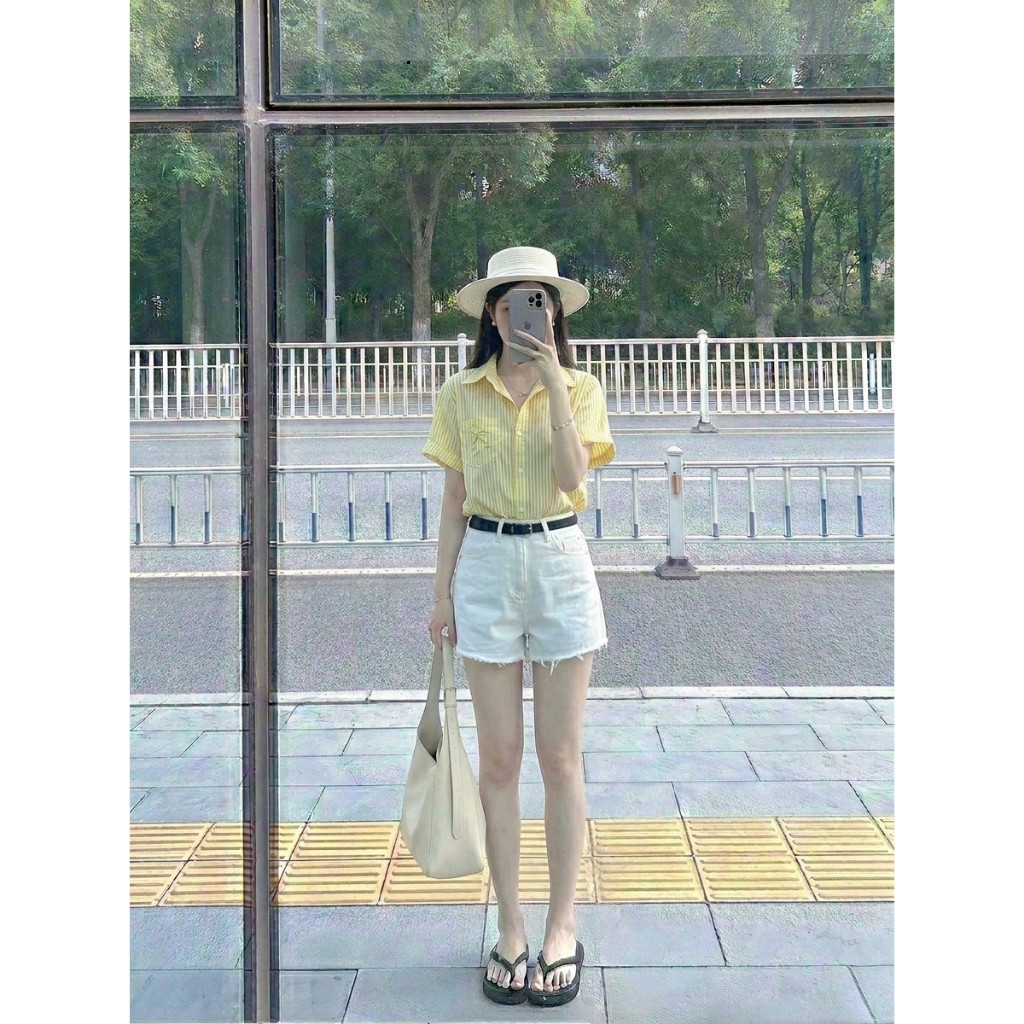 Áo sơ mi nữ cộc tay kẻ sọc dọc dáng rộng vải thô xốp phối túi thêu nơ phong cách Hàn Quốc HCOM25895