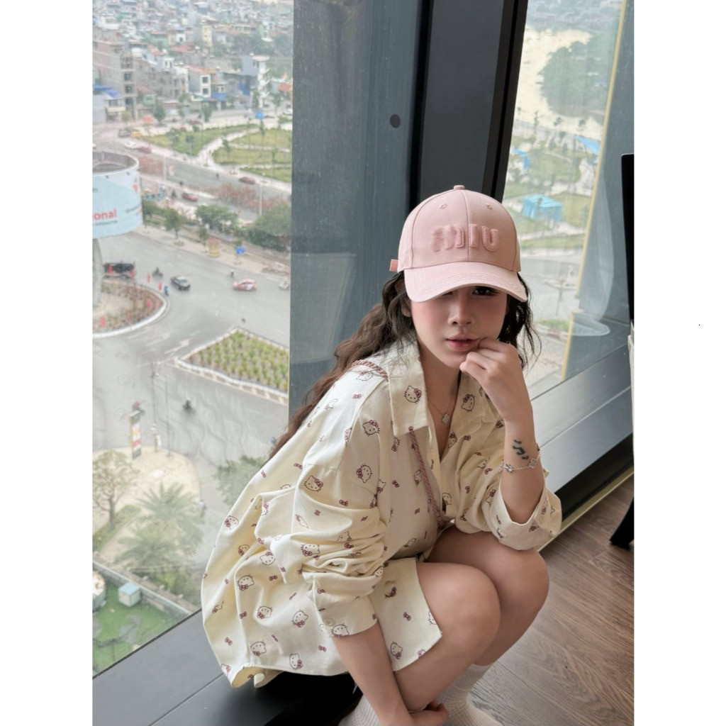 Áo sơ mi nữ tay dài họa tiết mèo phối túi ngực viền ren chất thô cotton dáng rộng phong cách Hàn Quốc HCOM27049