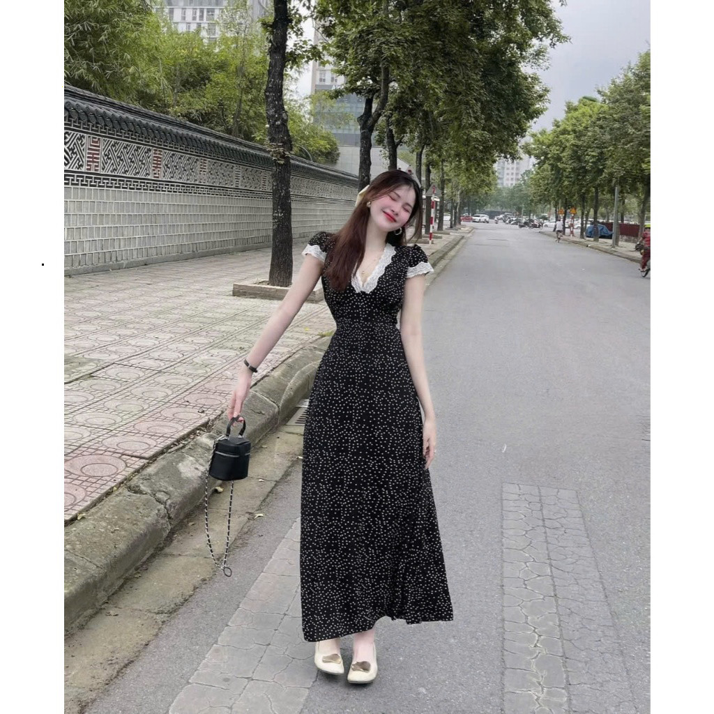 Váy liền thân dáng dài chấm bi nhí đầm maxi cổ v phối ren tiểu thư vintage đi du lịch hè HCOM25757