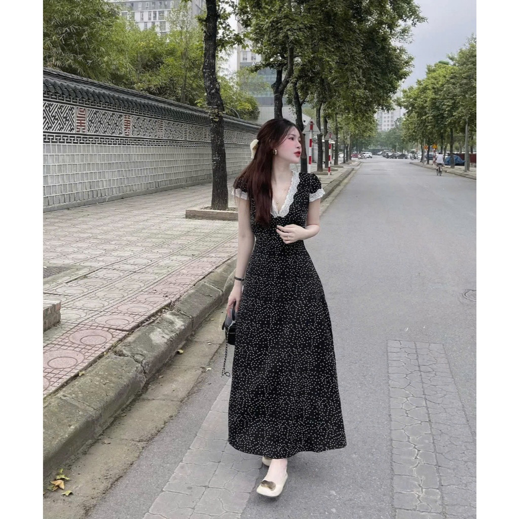 Váy liền thân dáng dài chấm bi nhí đầm maxi cổ v phối ren tiểu thư vintage đi du lịch hè HCOM25757
