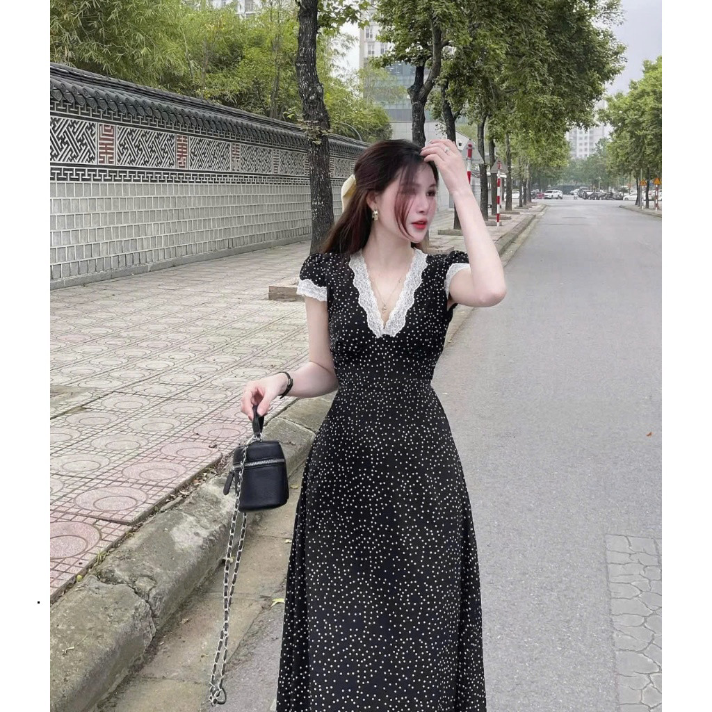 Váy liền thân dáng dài chấm bi nhí đầm maxi cổ v phối ren tiểu thư vintage đi du lịch hè HCOM25757