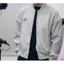 Áo khoác bomber nam thêu cờ Mỹ chất liệu nỉ cotton, cúc bấm kim loại, mẫu mới 2025 đang được ưa chuộng! Hot Trend 2026