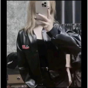 Áo Bomber Da Nữ Thời Trang Thêu Cờ Mẽo Crop Top Cực Chất Dễ Phối Đồ Xu Hướng 2025 Siêu Sang Chảnh Hot Trend 2026