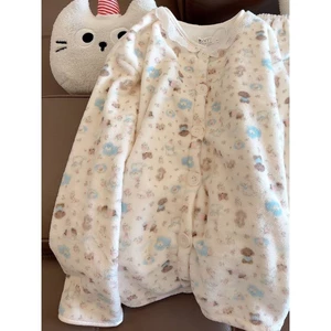 Bộ đồ ngủ nữ bán chạy mùa đông: áo cardigan cổ tròn, vải flannel dày dặn, tay dài, quần dài;