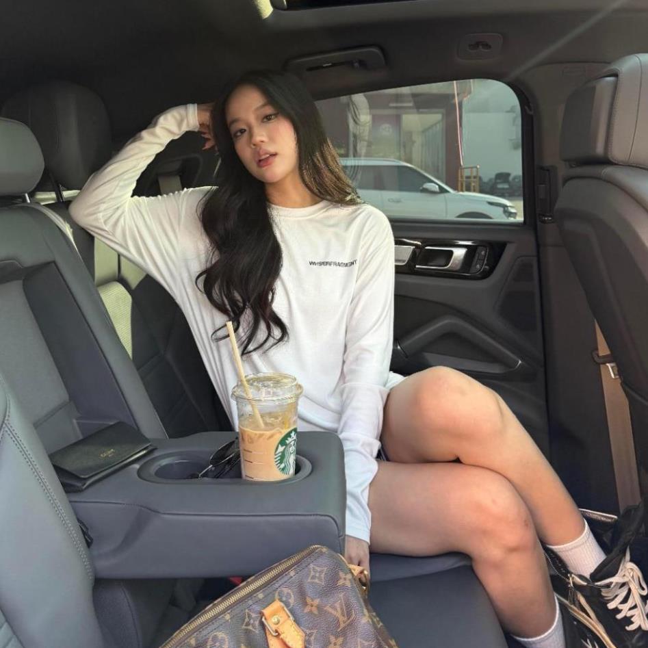 COUTOUR FIT TSHIRT - Áo thun body nam nữ vải mỏng nhẹ co giãn Whose Studio BB.GIRL | BigBuy360 - bigbuy360.vn
