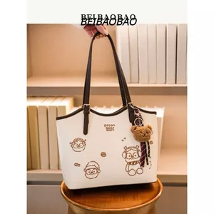 Túi Totebag Beibaobao Da Trắng Kèm Charm Gấu Chính Hãng 8588