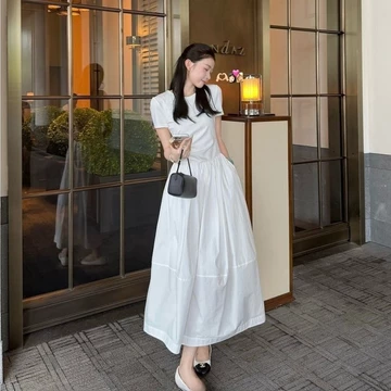 Váy maxi cổ tròn Iris eo thun dáng xòe áo thun ôm co giãn chân váy bồng dài tiểu thư Hàn Quốc thanh lịch, mặc đi chơi