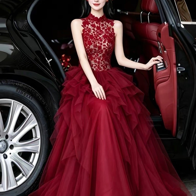 Đầm Dài Nữ Đỏ Đô Cổ Cao Phối Ren Hoa Dáng Xòe Nhiều Tầng Thanh Lịch