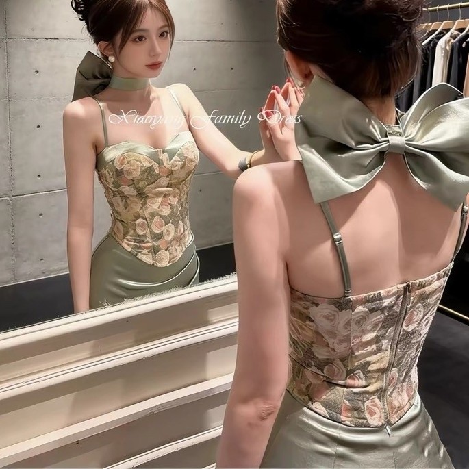 Đầm Dạ Hội Cổ Yếm Hai Dây Phối Nơ Lưng Họa Tiết Hoa Dáng Ôm Thanh Lịch Sang Trọng