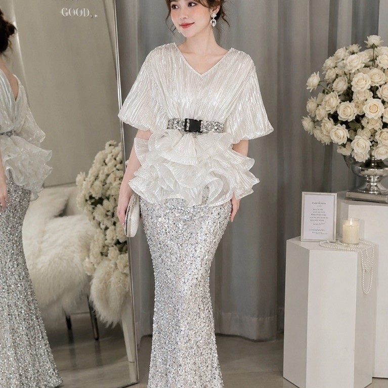 Set Áo Peplum Trắng Phối Chân Váy Sequin Bạc Sang Trọng