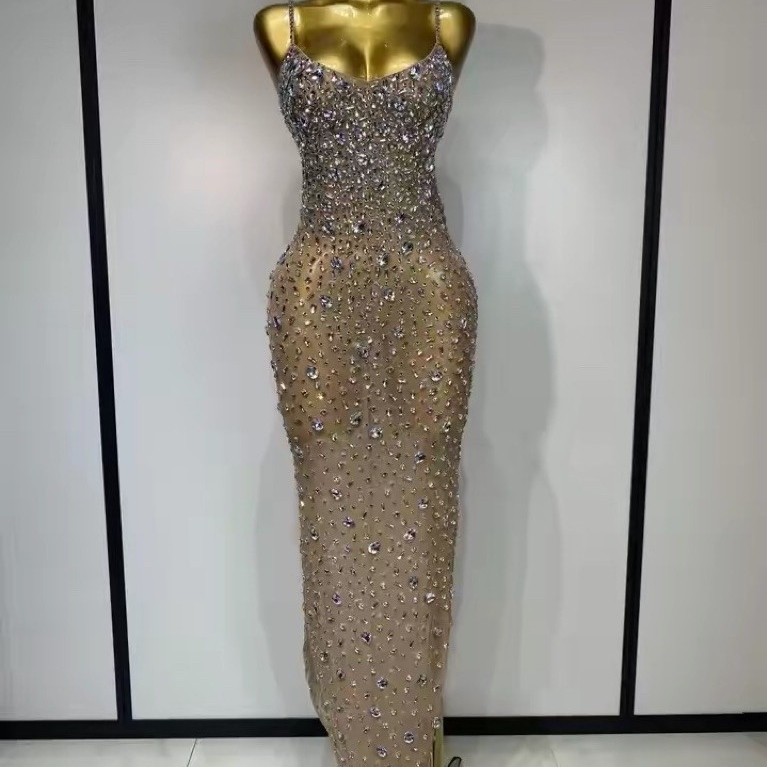 Đầm Dạ Hội Dài Dáng Ôm Đính Đá Lấp Lánh Cổ Vòng Cổ Hai Dây Màu Nude Sang Trọng
