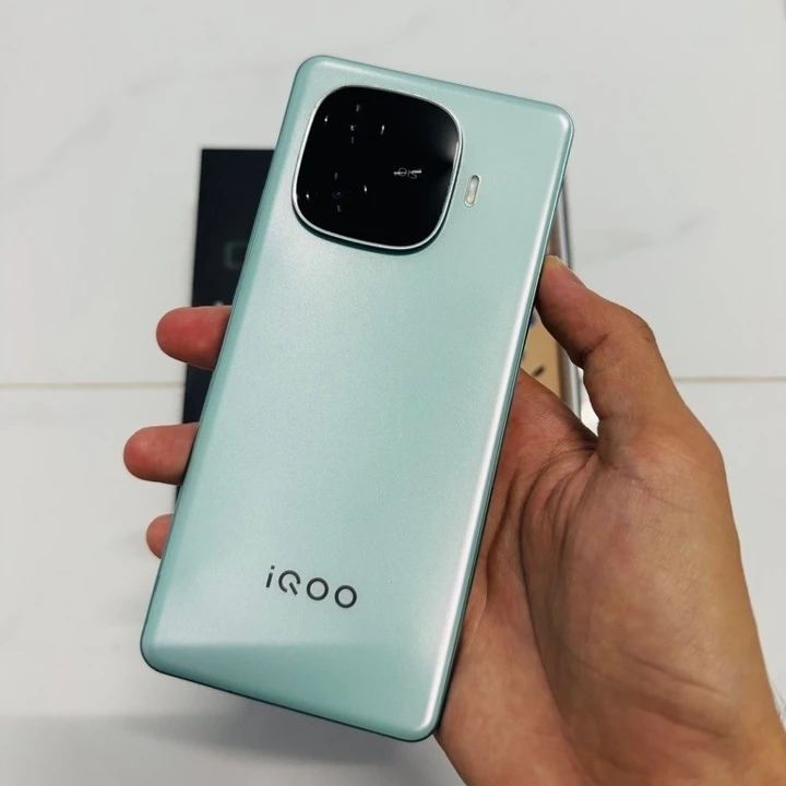 (Máy Cũ) Điện Thoại iQOO Z9 Turbo 16-256GB