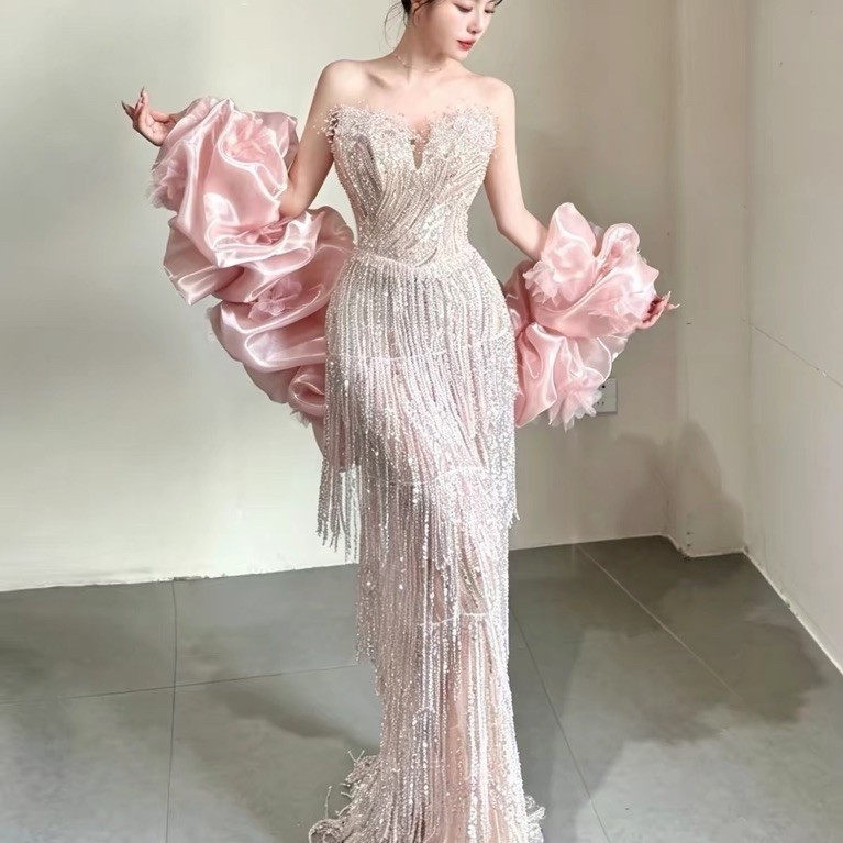Đầm Dạ Hội Đính Đá Lấp Lánh Dáng Ôm Cúp Ngực Phối Tay Hoa Hồng Satin Hồng Sang Trọng