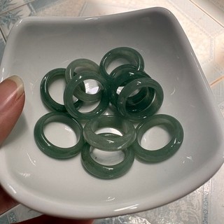 Nhẫn cẩm thạch màu xanh lục tuýt A