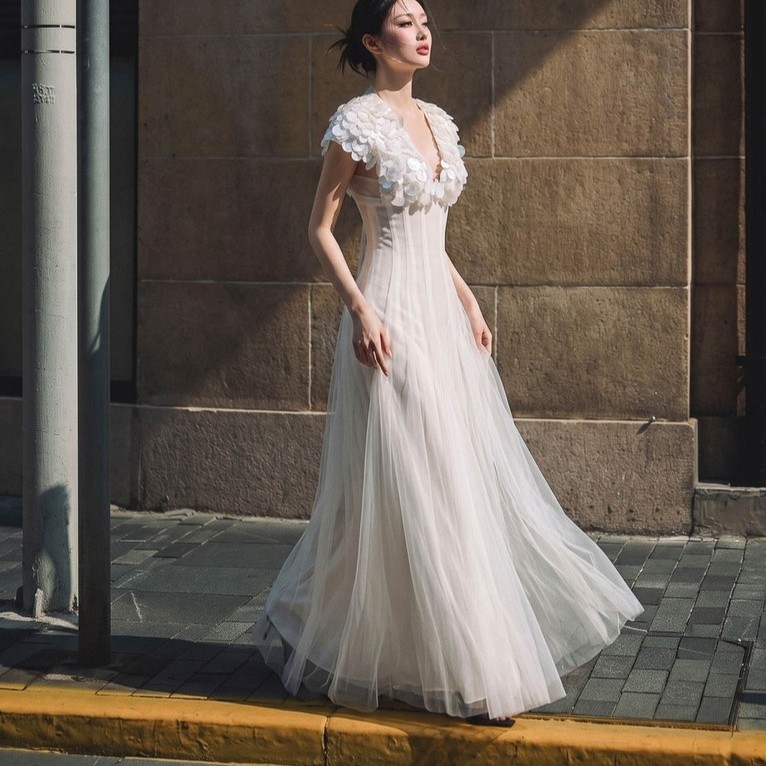 Đầm Dự Tiệc Swan Dáng Maxi Corset Siết Eo Đính Cánh Hoa Xà Cừ