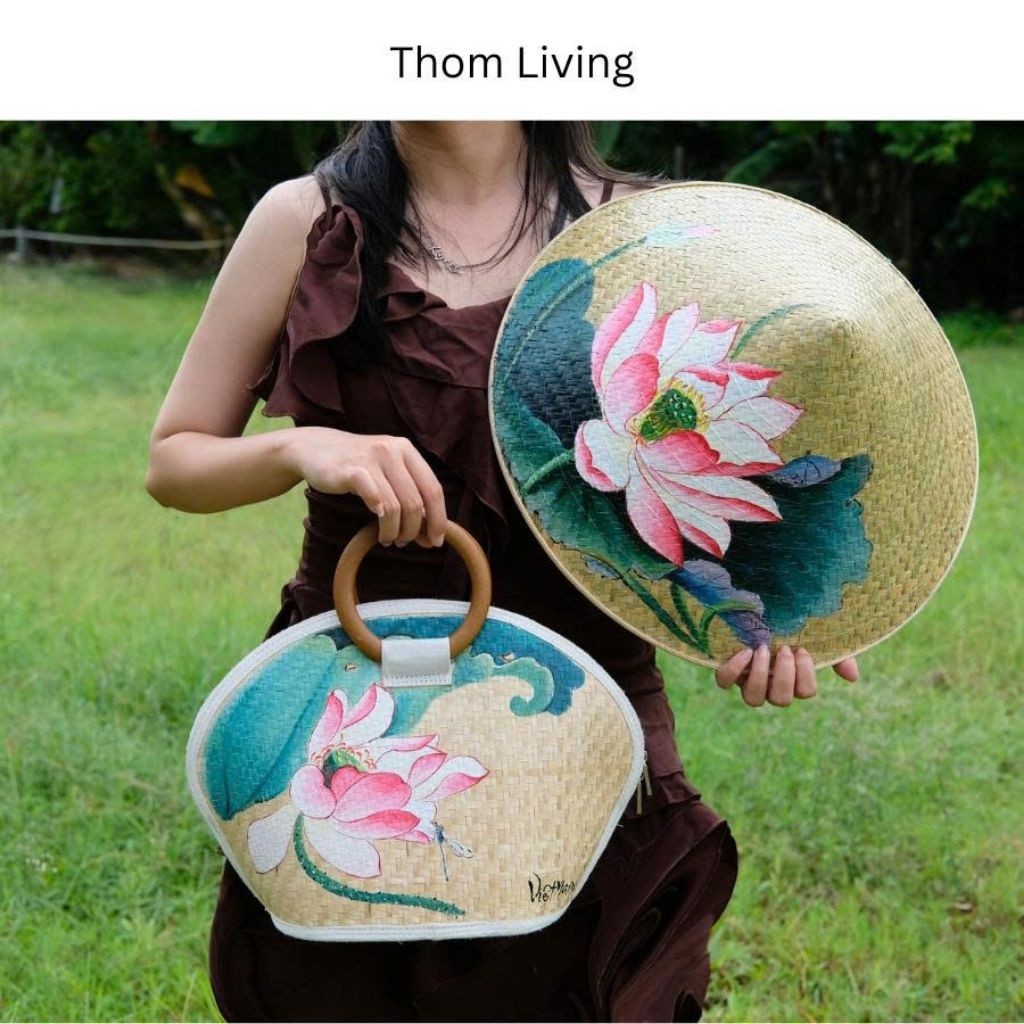 Set nón lá giỏ cỏ bàng vẽ hoa truyền thống (quai xách tay mặc áo dài) làm quà tặng độc đáo