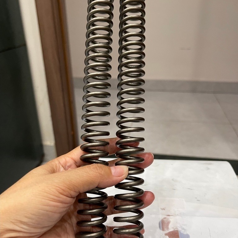 Bộ 2 Lò xo phuộc trước Quantum 26 cm cho xe máy điện (Dat Bike) giải quyết triệt để tình trạng phuộc zin bị cứng | BigBuy360 - bigbuy360.vn