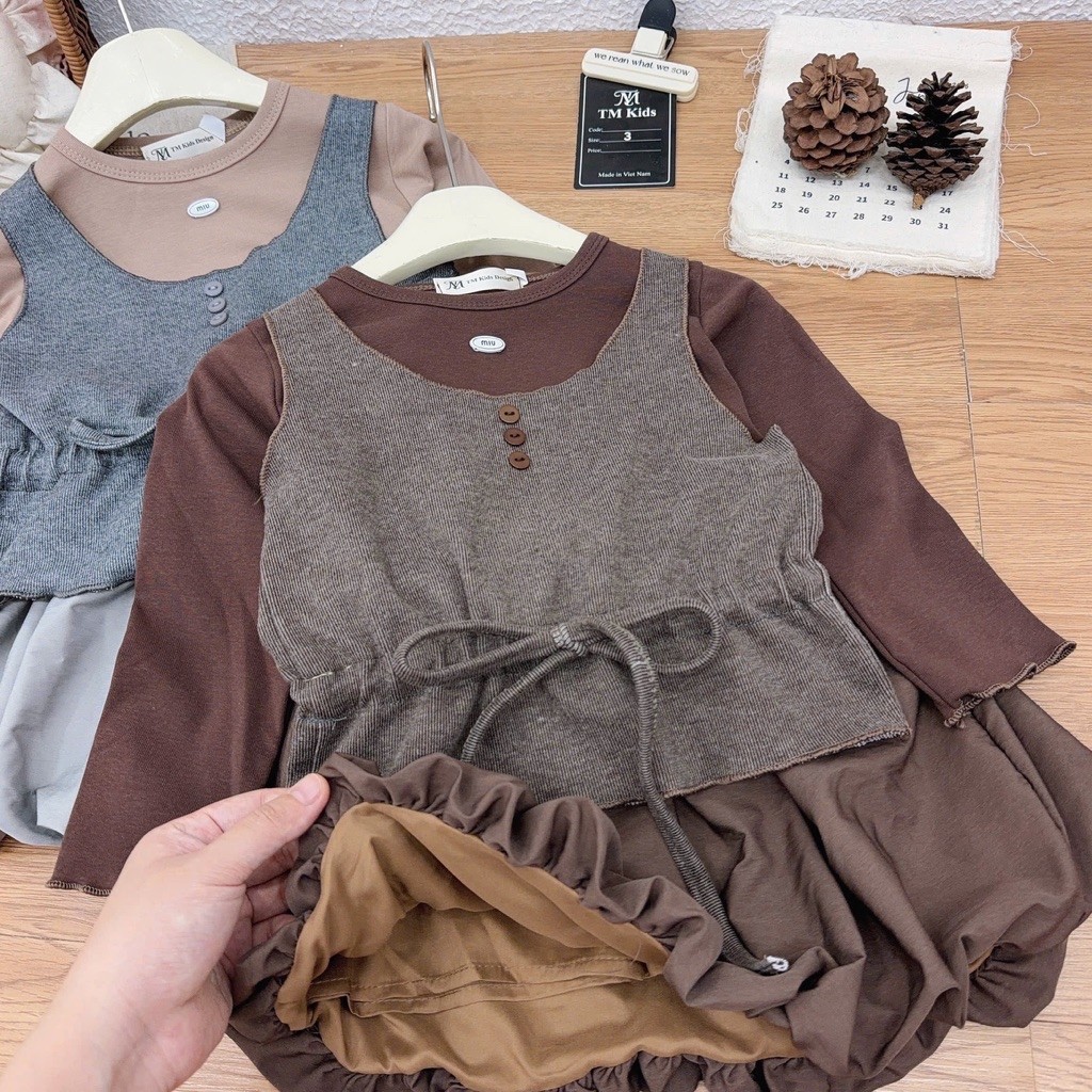 Áo dài tay phối gile thắt nơ eo + quần bí bồng siêu yêu, vừa điệu vừa mang vibe Hàn Quốc sang xịn. | BigBuy360 - bigbuy360.vn