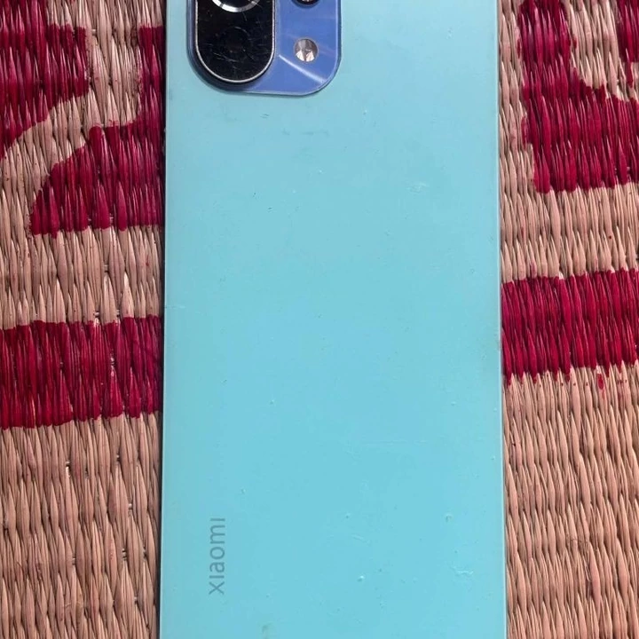 Bộ phận Nắp lưng xiaomi 11 lite 5G cũ bóc máy tặng kèm kính bảo vệ camera sau cũ