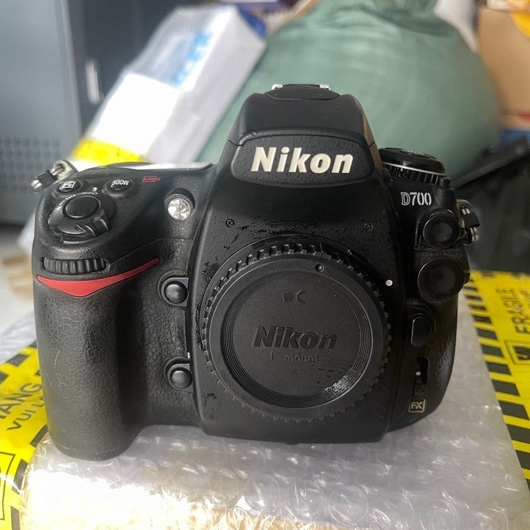 Máy Ảnh DSLR Nikon D700 (50k Shot) - Ngoại hình đẹp, kèm pin, sạc, thẻ nhớ 32GB