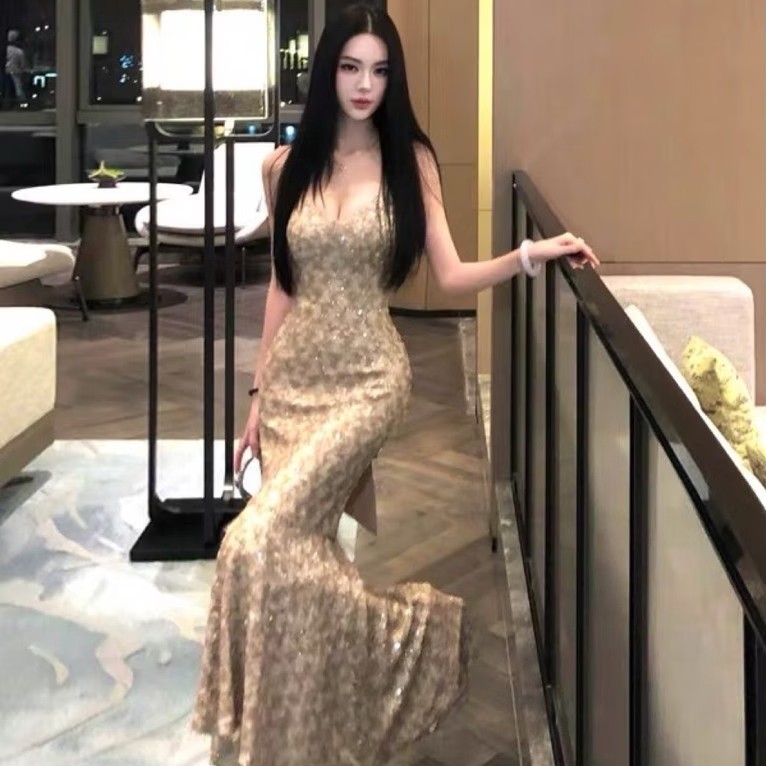 Đầm Dạ Hội Dài Body Ôm Dáng Đính Kim Sa Màu Champagne Cổ Hai Dây Hở Lưng Dáng Đuôi Cá