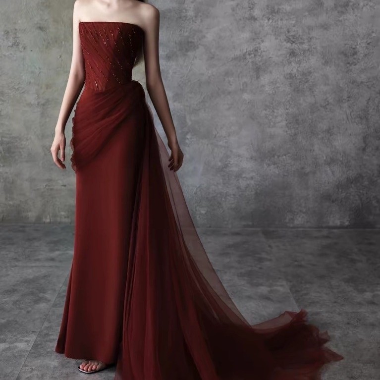 Đầm Dạ Hội Dài Đỏ Đô Cúp Ngực Đính Sequin Draping Eo Đuôi Cá Sang Trọng Dự Tiệc