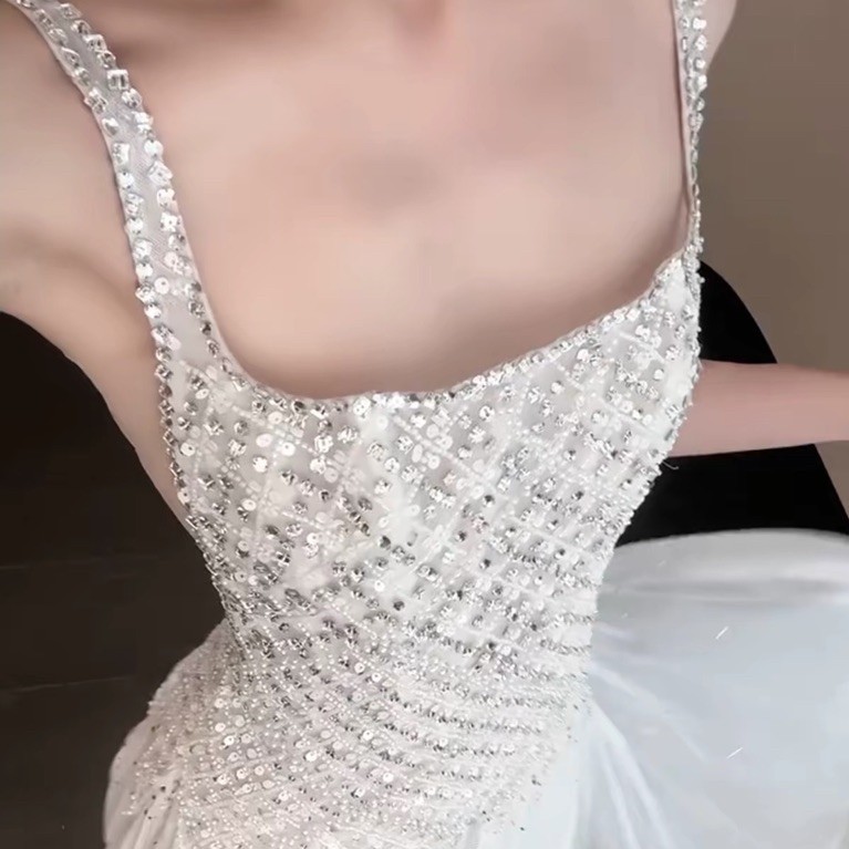 Đầm Dạ Hội Trắng Đính Đá Lấp Lánh Dáng Dài 2 Dây Eo Ôm Xòe Nhẹ Sang Trọng Dự Tiệc