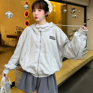 Áo Khoác Hoodie Zip Boxy Chữ Thêu Lưng Nổi MON STUDIO Fofm Dáng Rộng, Cổ Có Nút Bấm Chất Nỉ Bong New 2025