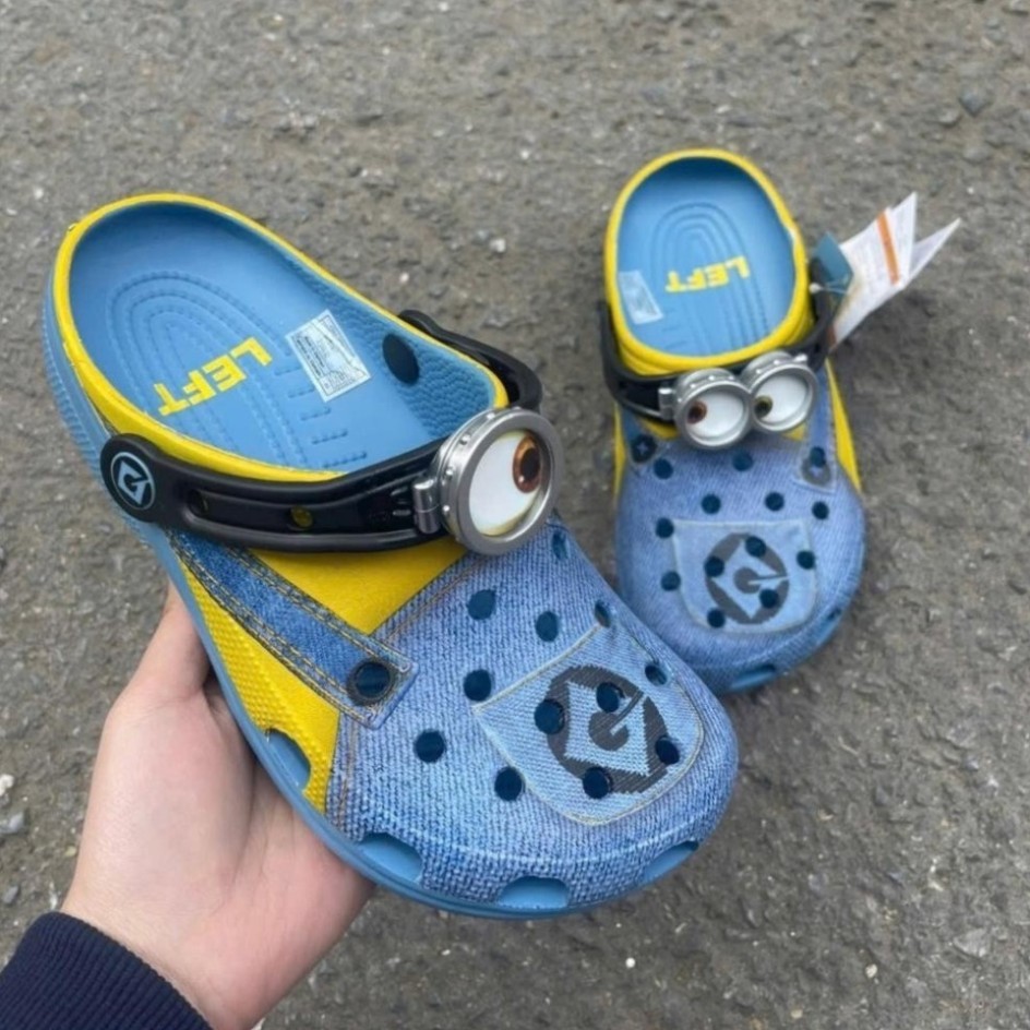 Dép sục Minions phối denim cho cả bé và người lớn 👟💛