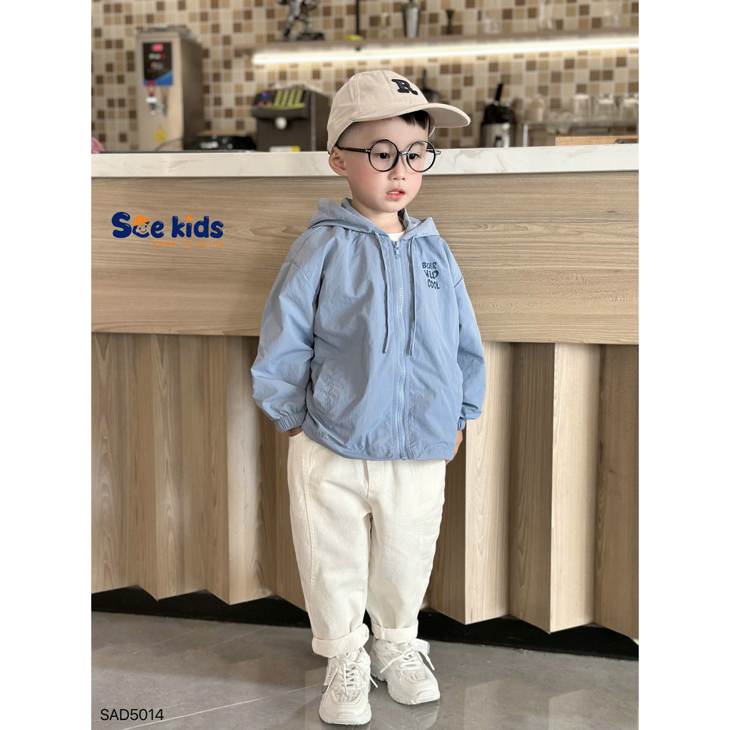 Áo khoác gió bé trai in hình gấu sa lưng, áo khoác gió lót lưới nhẹ nhàng cho bé