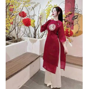 Sét áo dài cách tân Tơ đỏ thêu, quần trắng tuyết nhung dài ống rộng duyên dáng