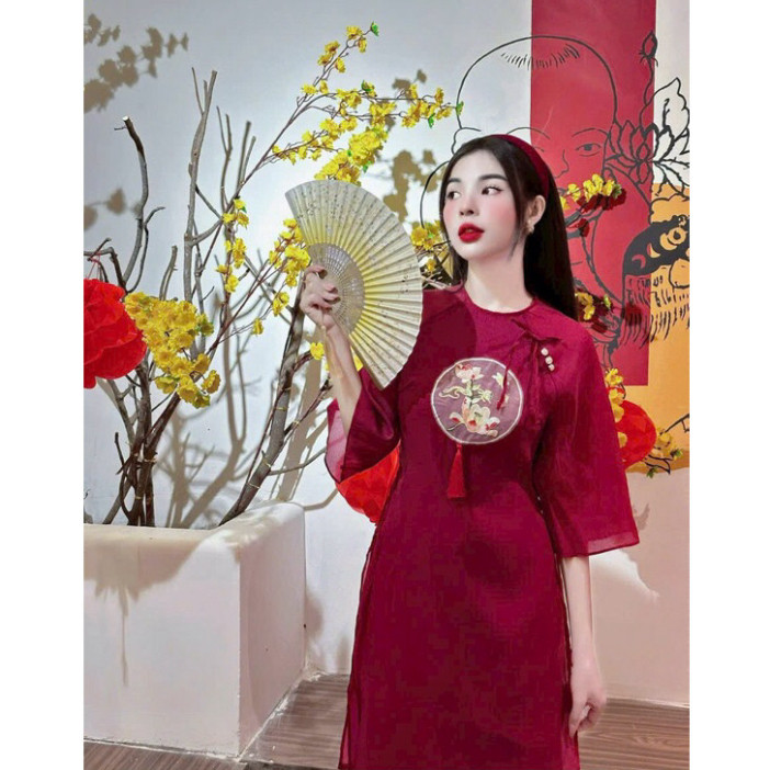 Sét áo dài cách tân Tơ đỏ thêu, quần trắng tuyết nhung dài ống rộng duyên dáng